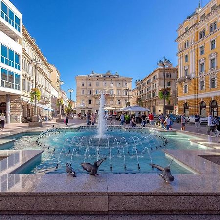 Naval Studio Apartment Rijeka Exteriör bild