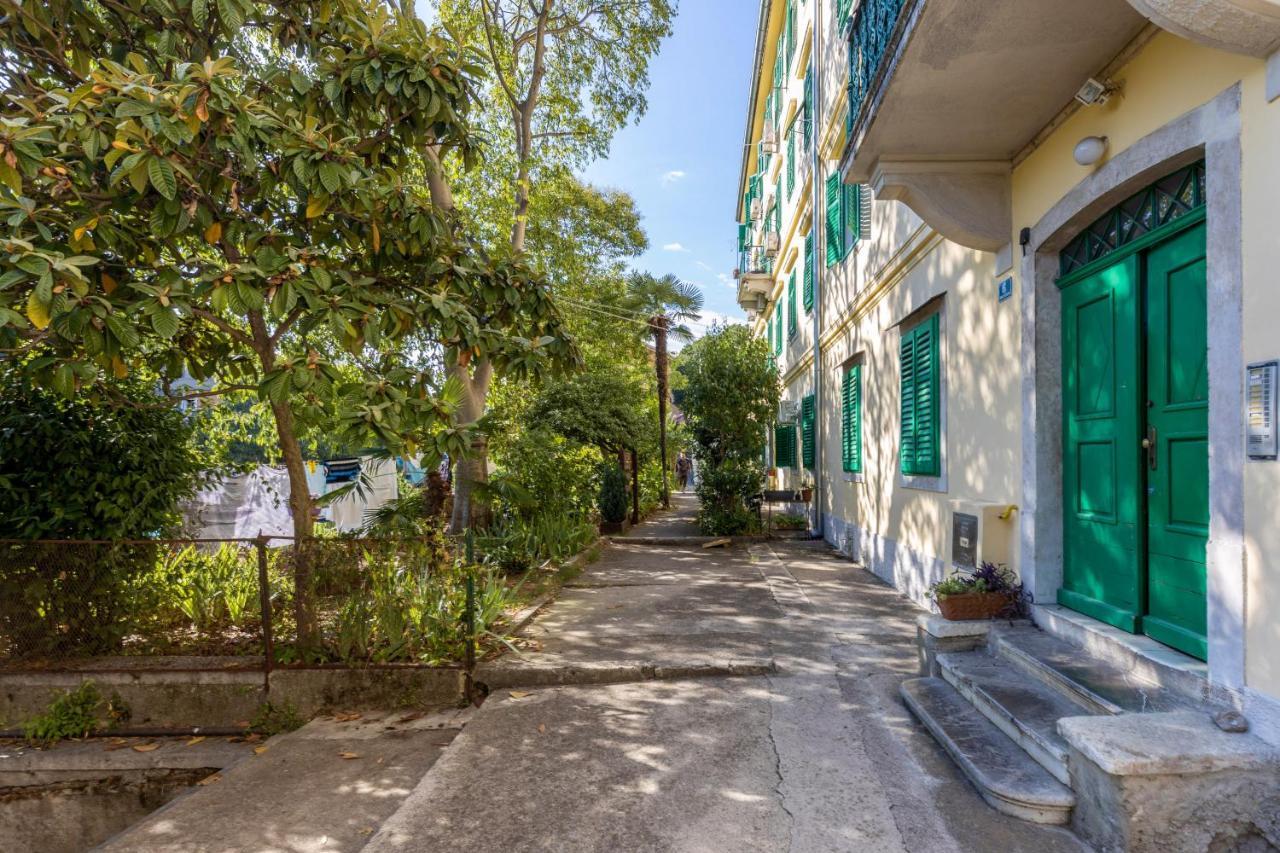 Naval Studio Apartment Rijeka Exteriör bild