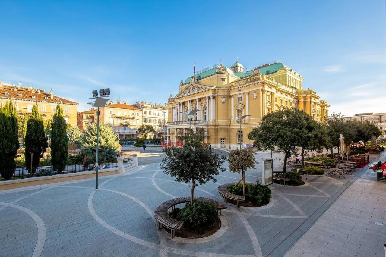 Naval Studio Apartment Rijeka Exteriör bild