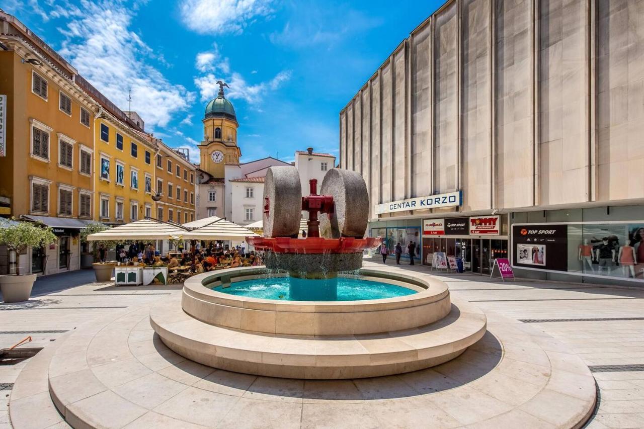 Naval Studio Apartment Rijeka Exteriör bild